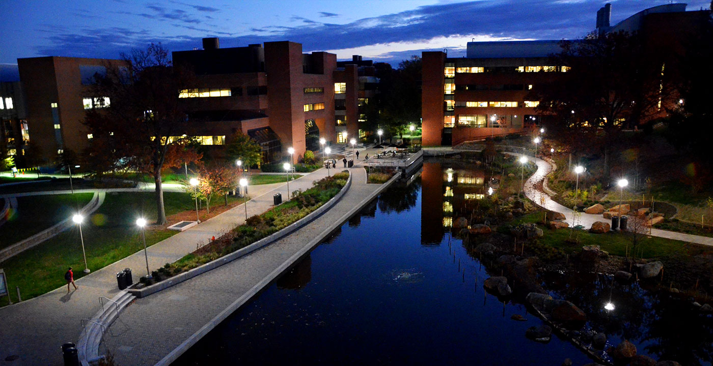 夜晚校园景观照明场景