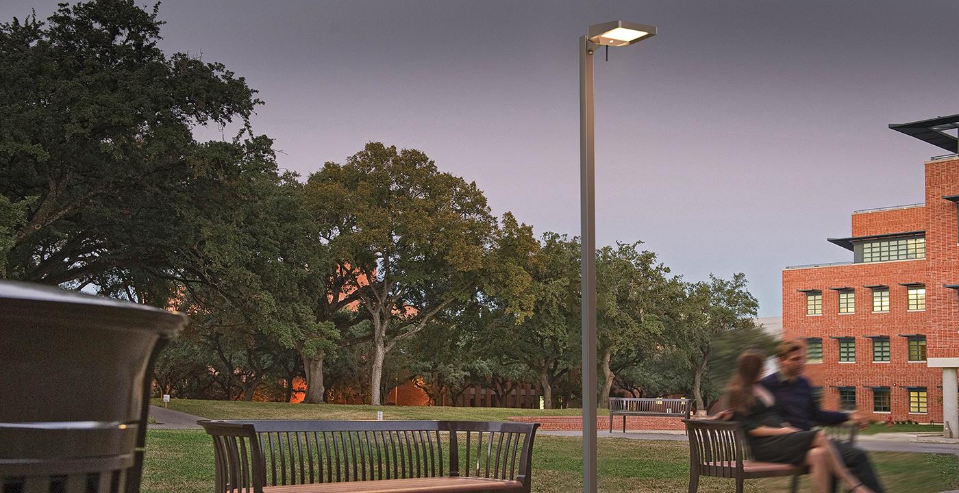 太阳能景观灯学校安装