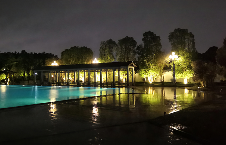 通过智能照明系统对太阳能景观灯进行调光