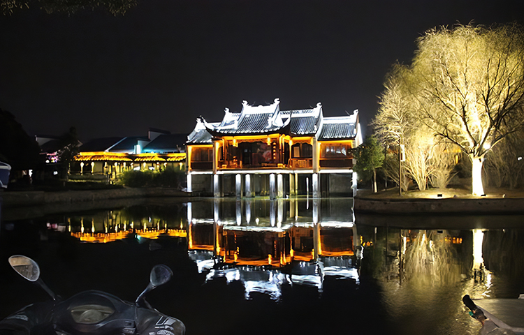 户外照明优先选用太阳能智能照明灯具