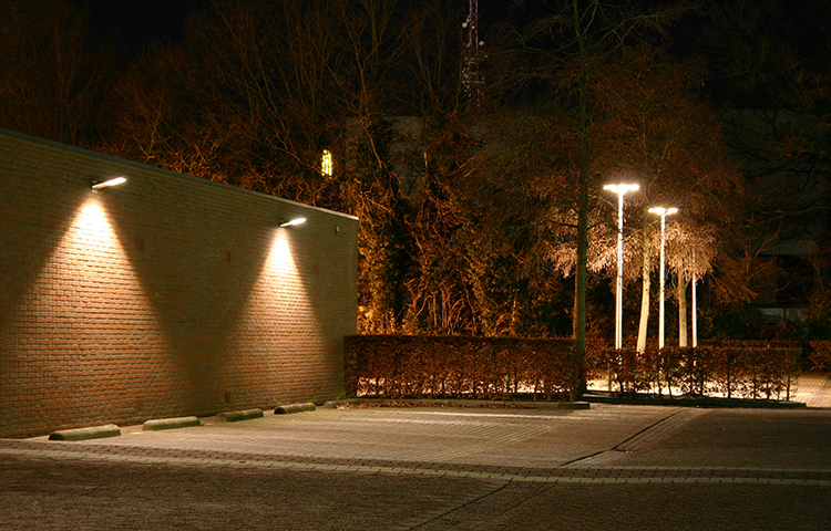 太阳能景观灯的使用与维护