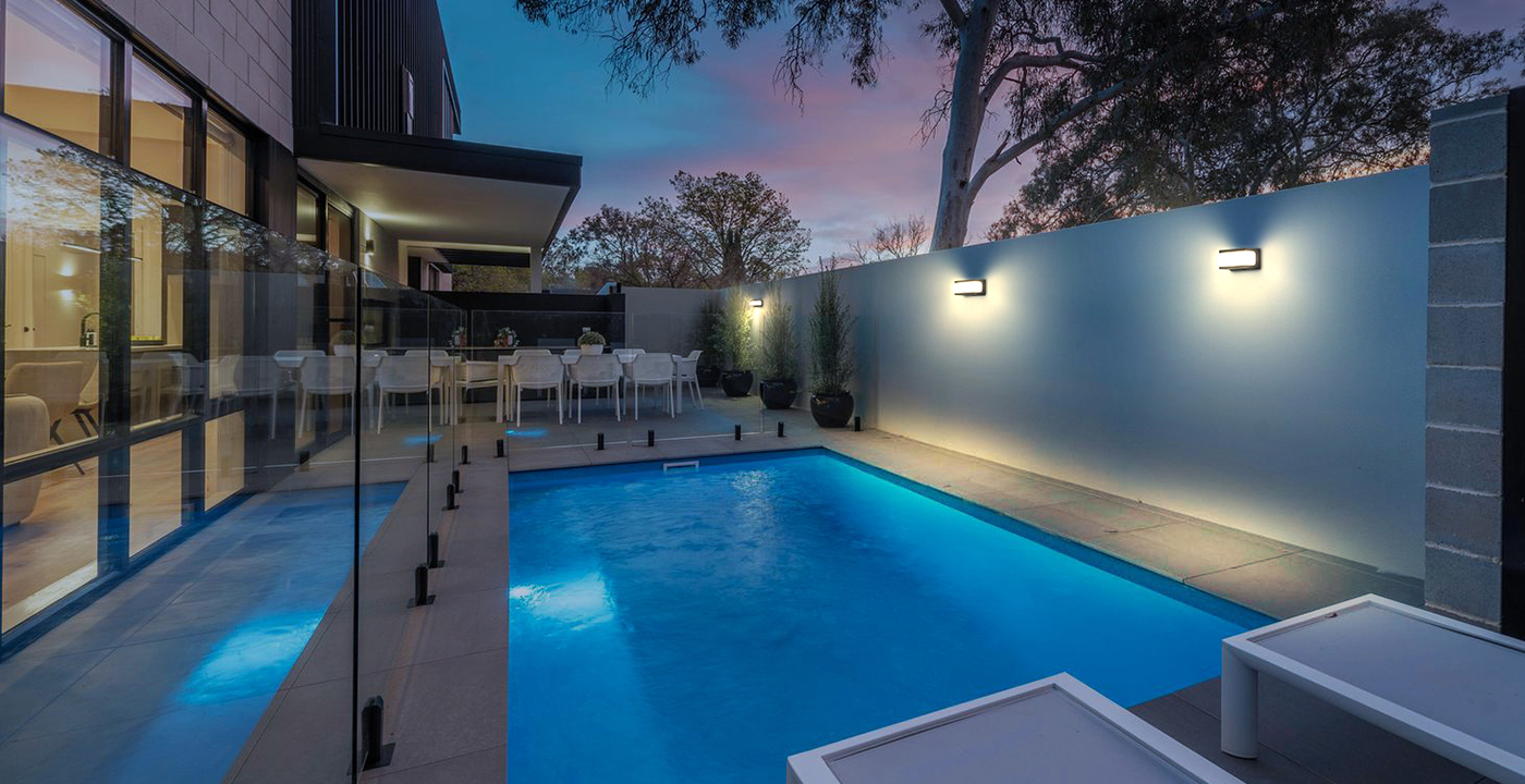 太阳能壁灯ESL-53泳池场景