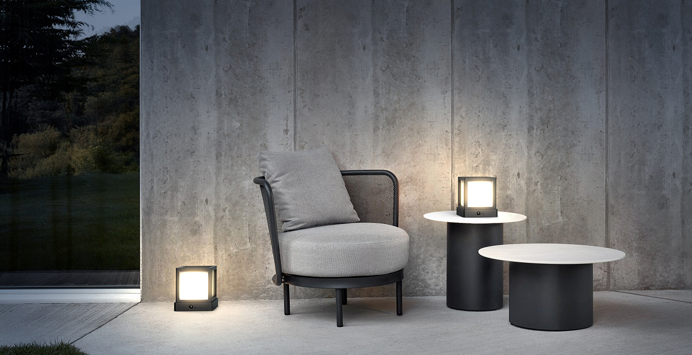 太阳能桌面灯ESL-54庭院案例