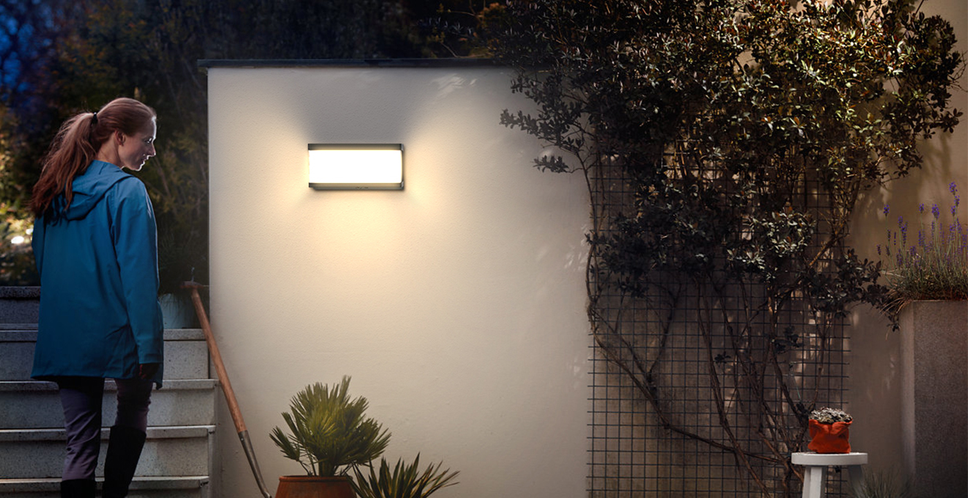 太阳能壁灯ESL-53路口场景