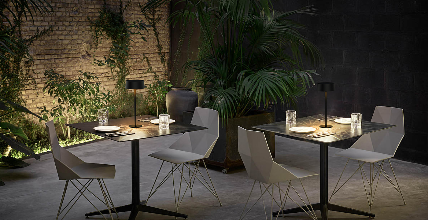 太阳能智能照明语音灯DTL-02黑色庭院应用案例