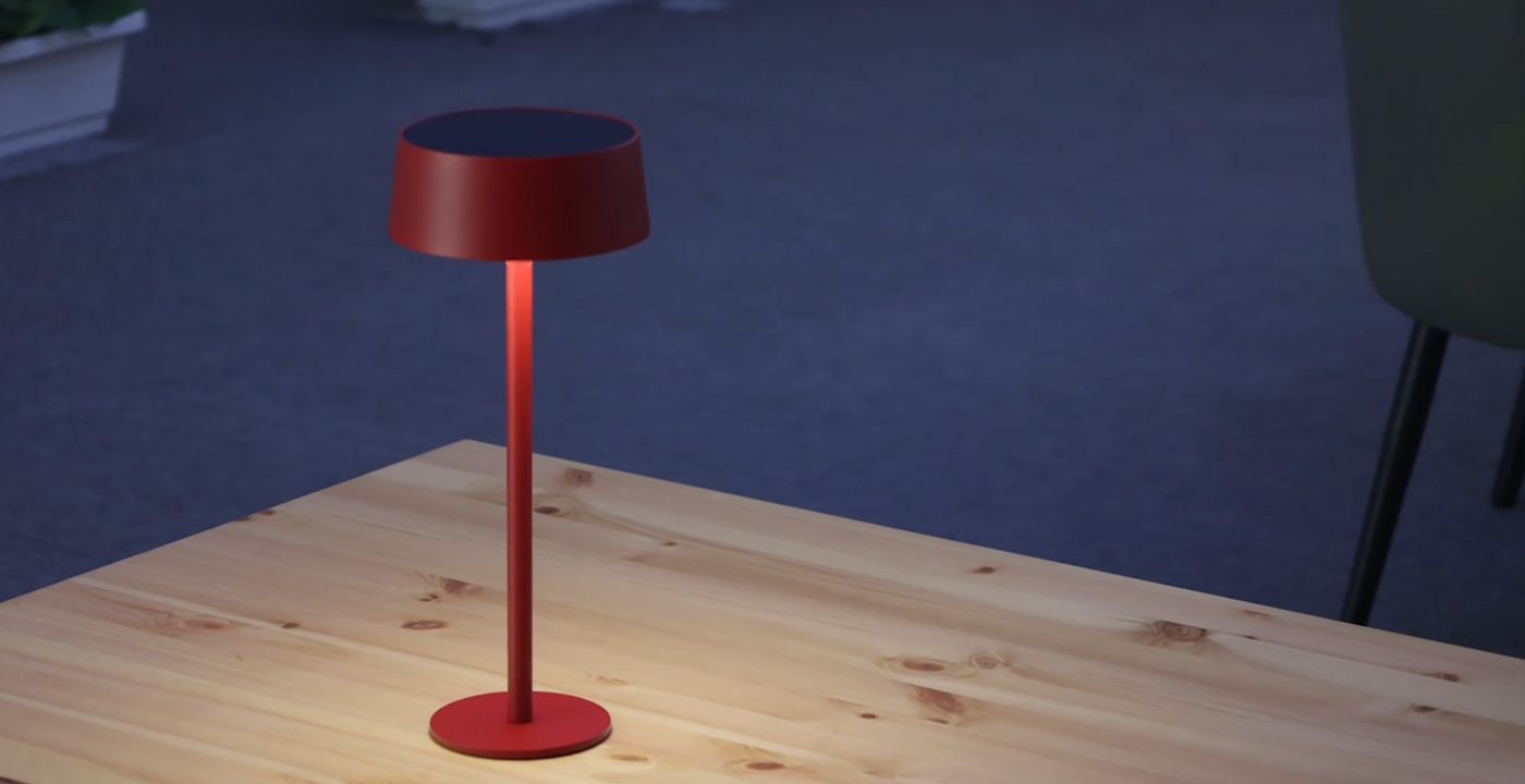 太阳能智能照明语音灯DTL-02红色门前应用